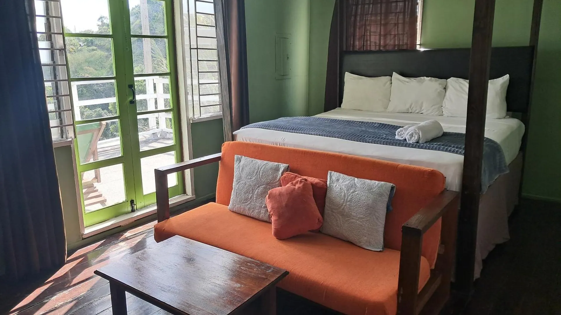 Kingsworth Bed And Breakfast Kingston Jamaica